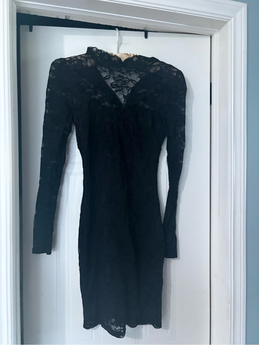 Black Lace Long-Sleeve Bodycon Dress